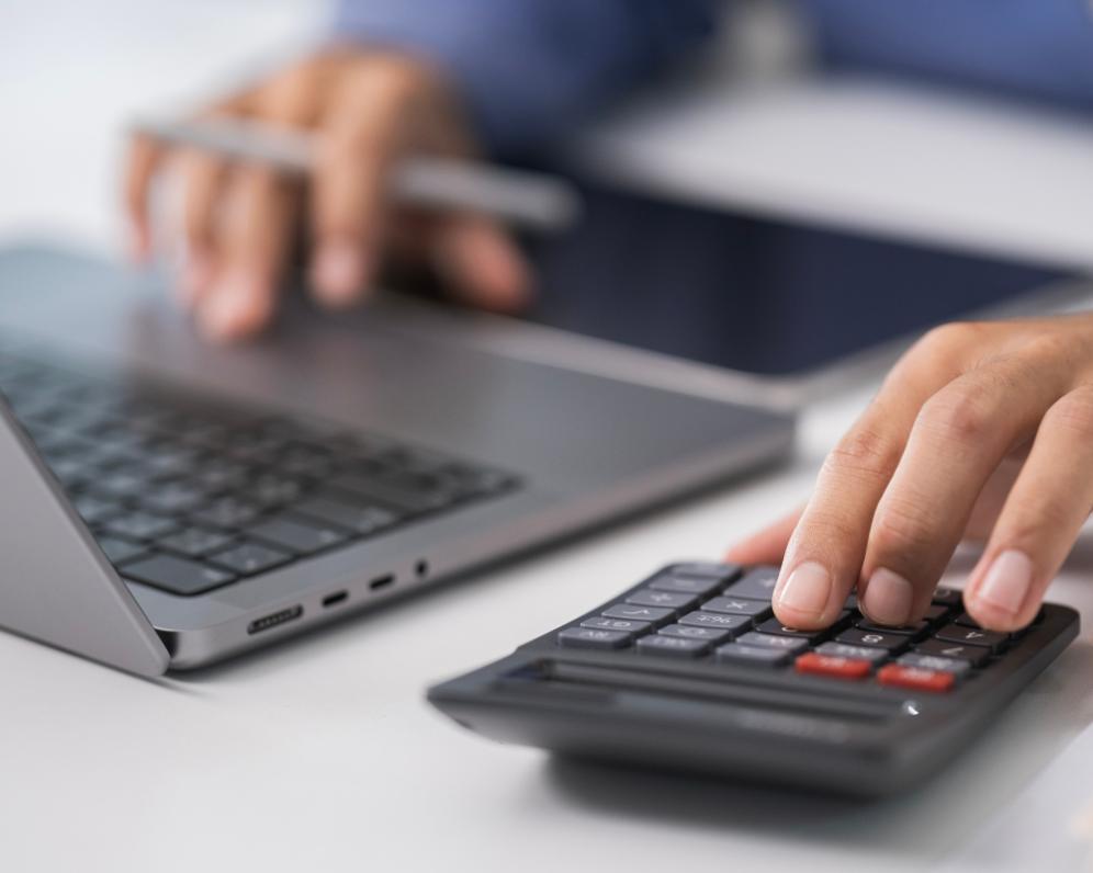 Chytré daňové přiznání online: Využijte poslední dny a plánujte úspory